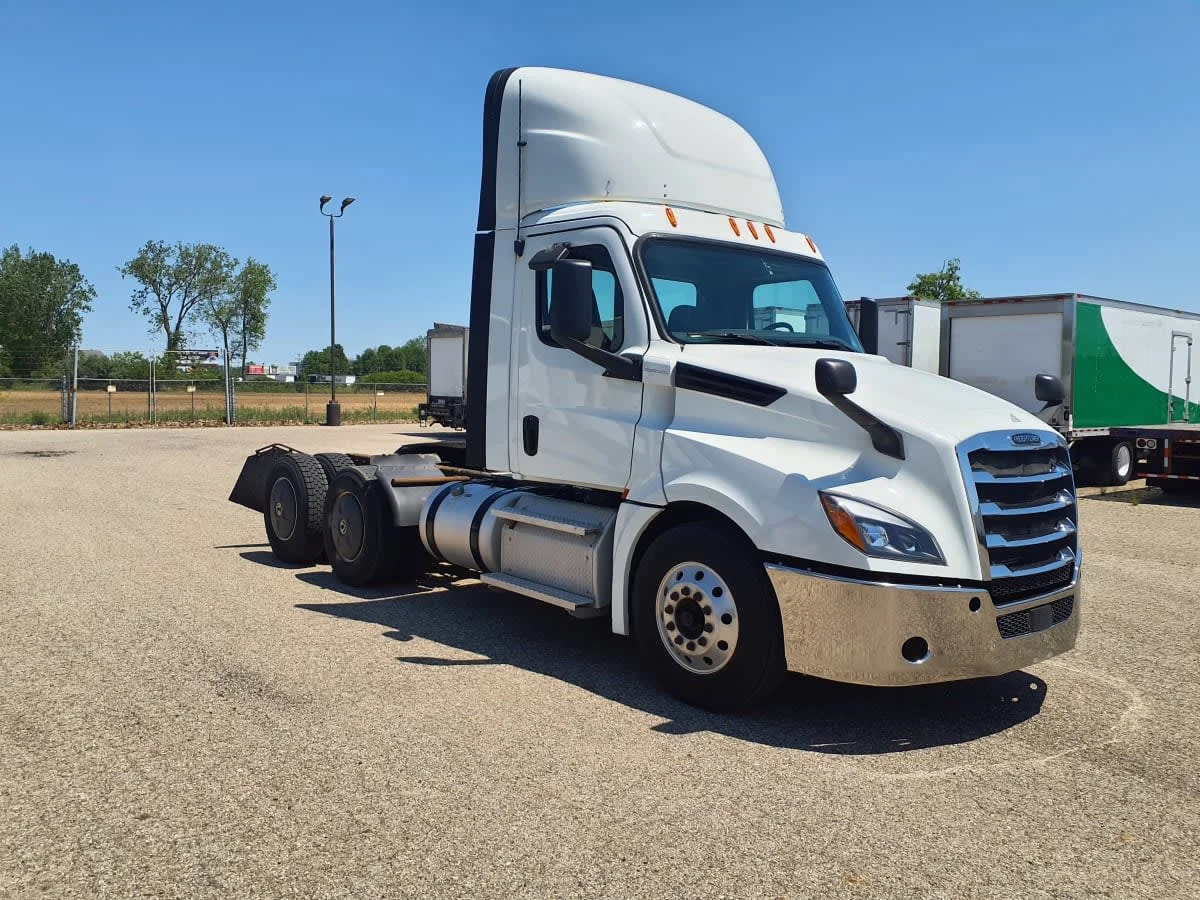 2020 Freightliner Cascadia in Wayland, MI — photo 3