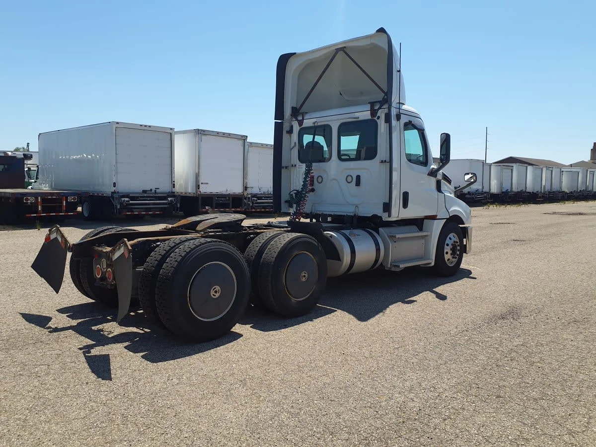 2020 Freightliner Cascadia in Wayland, MI — photo 4