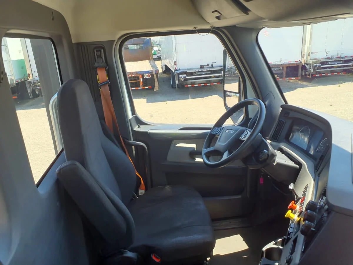 2020 Freightliner Cascadia in Wayland, MI — photo 7