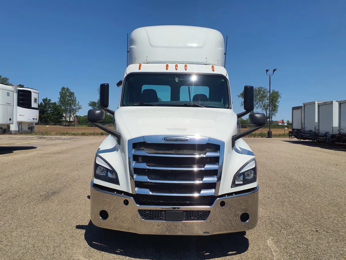 2020 Freightliner Cascadia in Wayland, MI — photo 2
