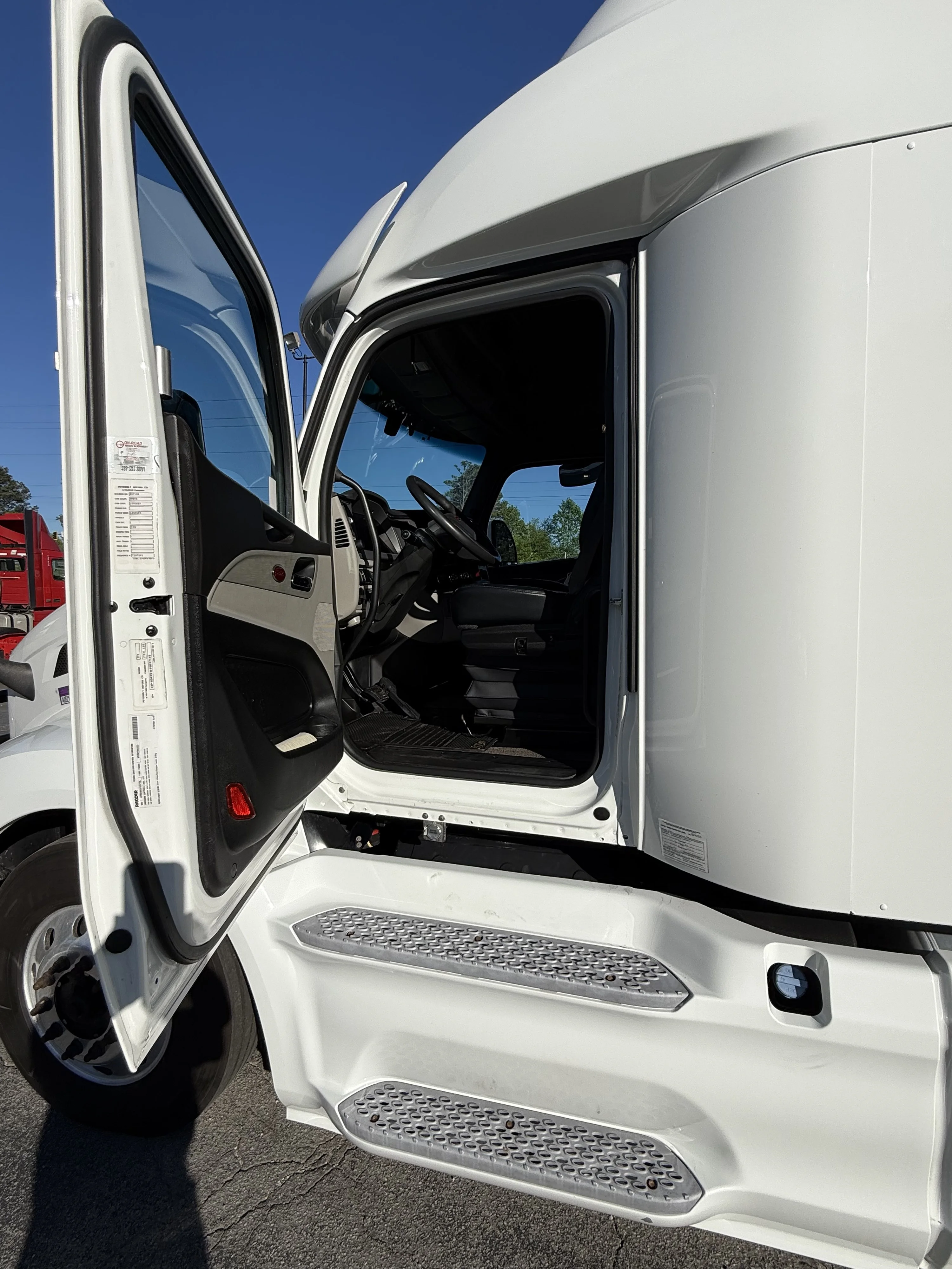 2023 Peterbilt 579 in Guardian Atlanta — photo 9