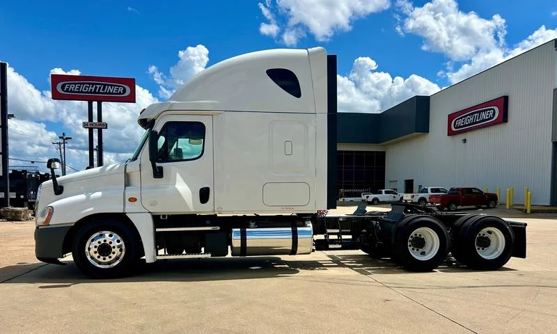 2020 Freightliner Cascadia in Jackson — photo 2