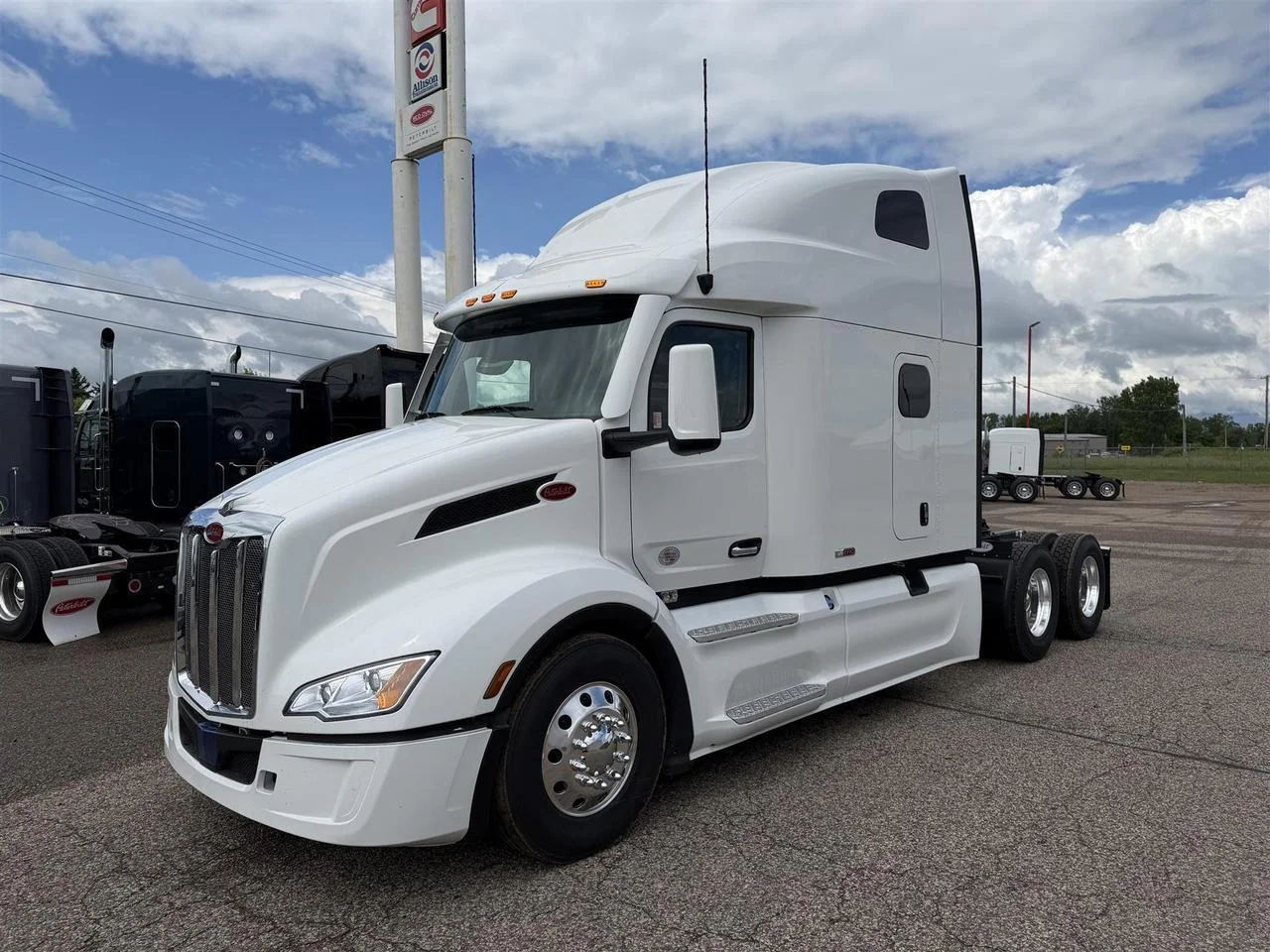 2027 Peterbilt 579 in Eau Claire, WI — photo 12