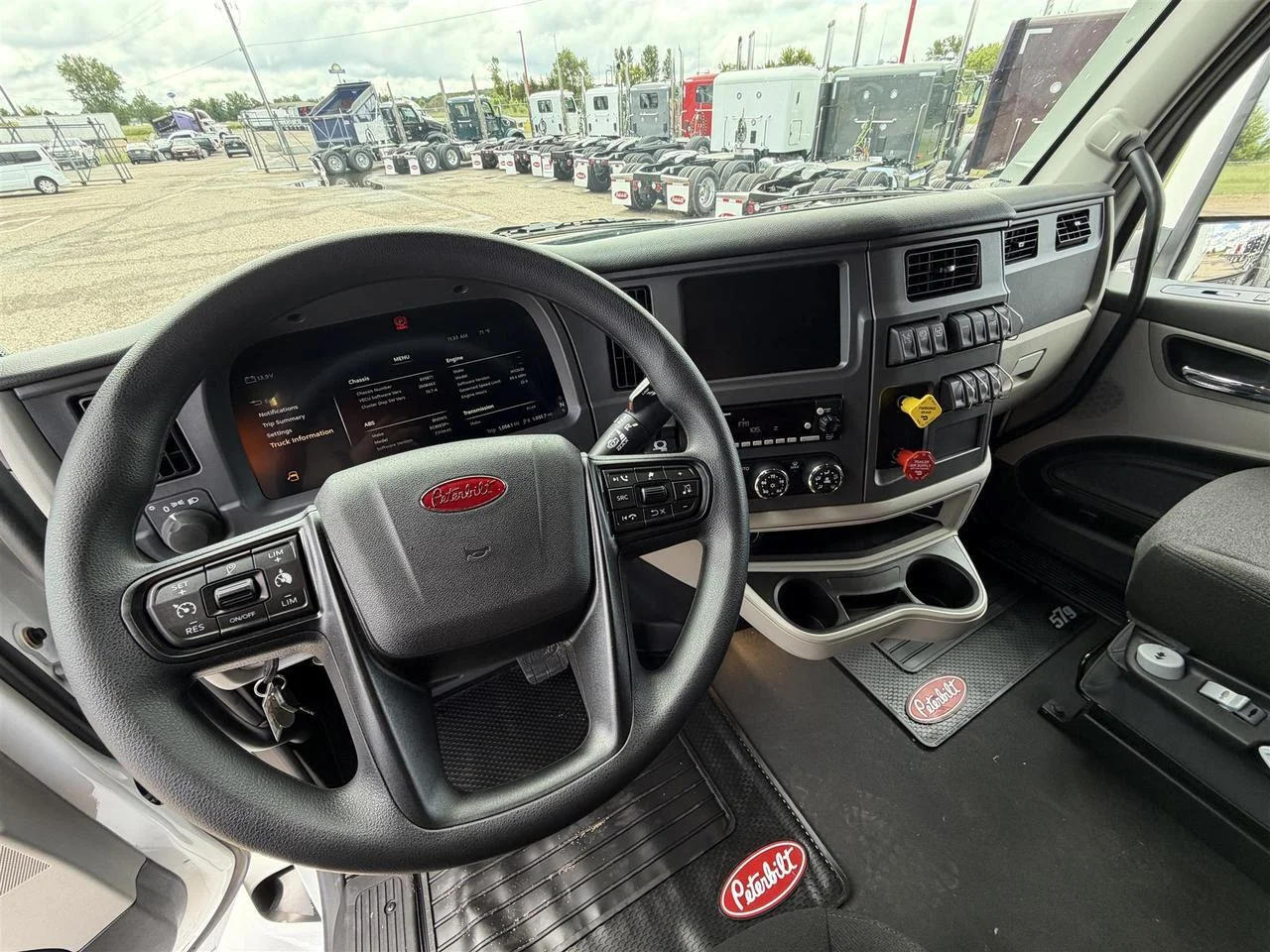 2027 Peterbilt 579 in Eau Claire, WI — photo 9