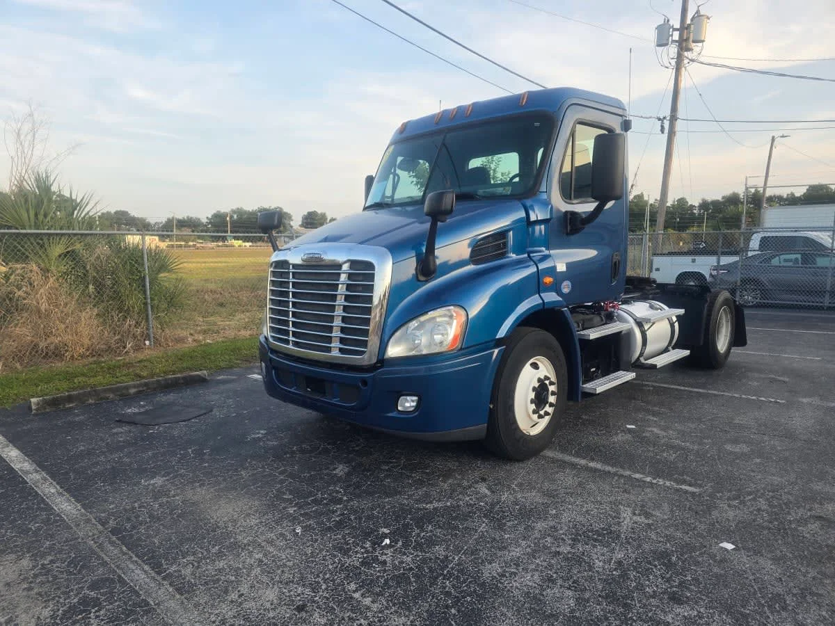 2018 Freightliner Cascadia in Tampa, FL — photo 3