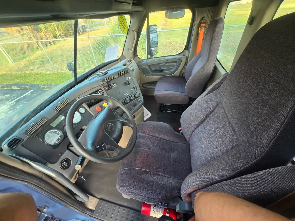 2018 Freightliner Cascadia in Tampa, FL — photo 7