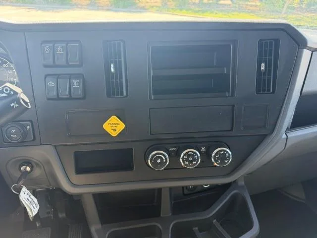 2025 Peterbilt 536 — photo 30