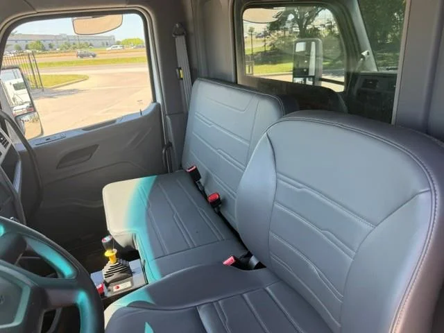 2025 Peterbilt 536 — photo 27