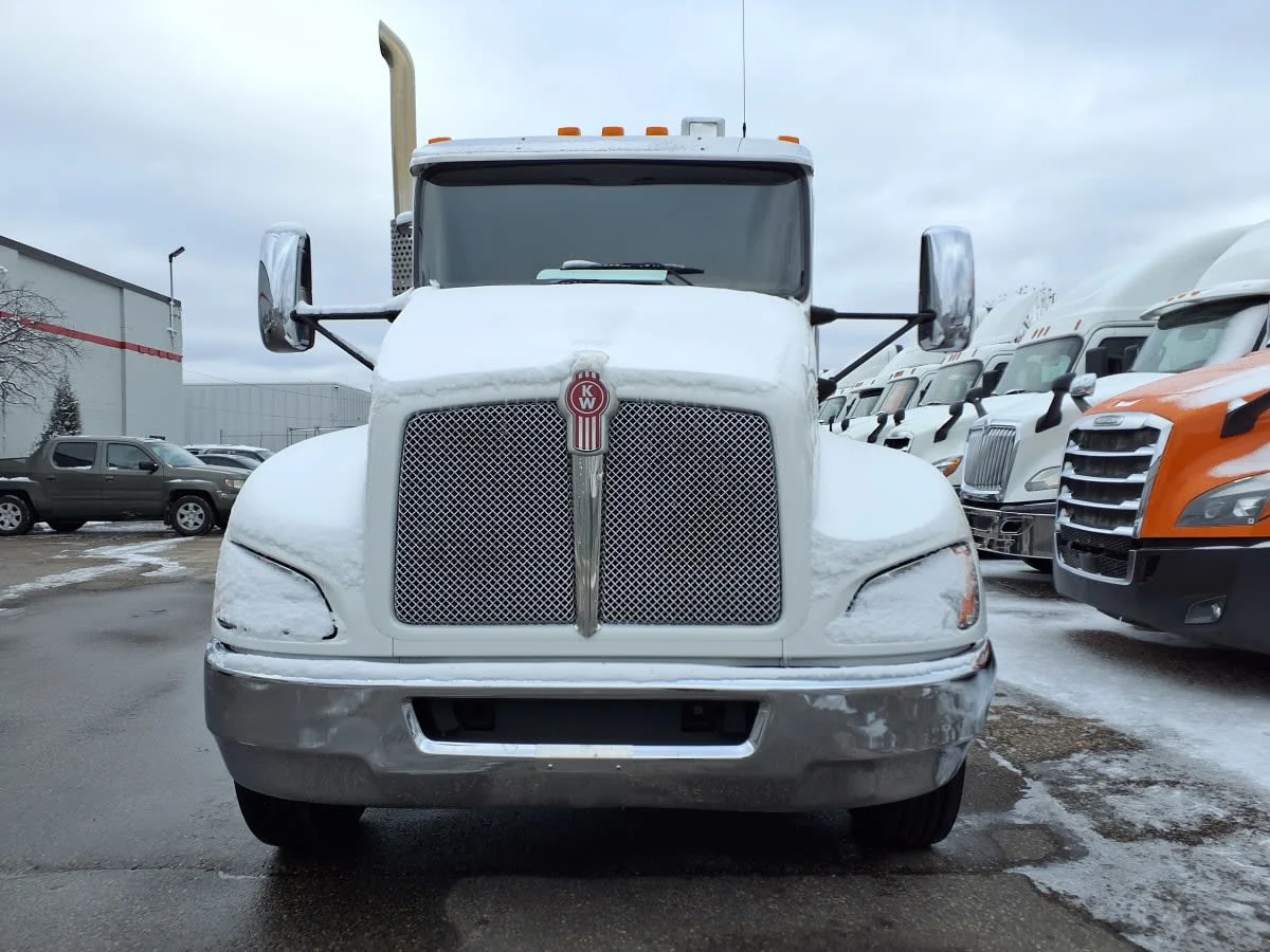 2021 Kenworth T370 - image 2