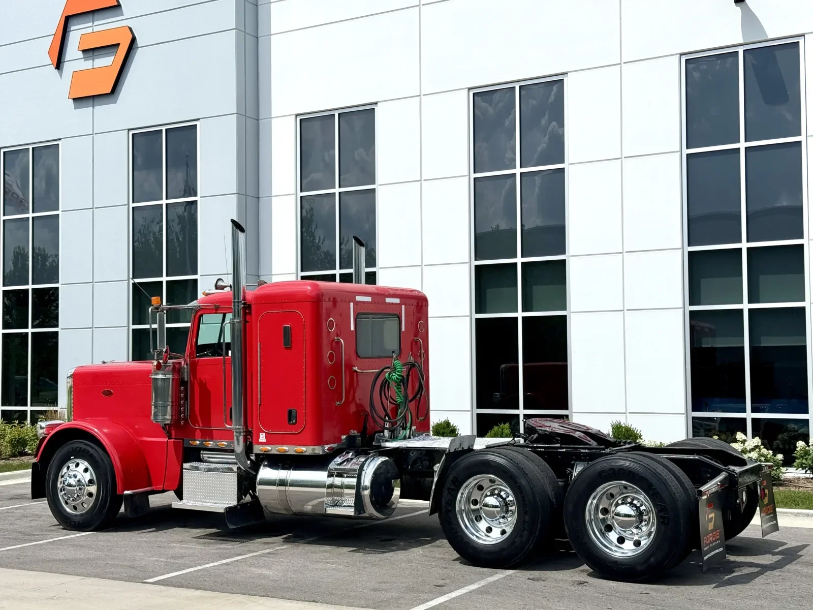 2011 Peterbilt 389 in New Lenox, IL — photo 6