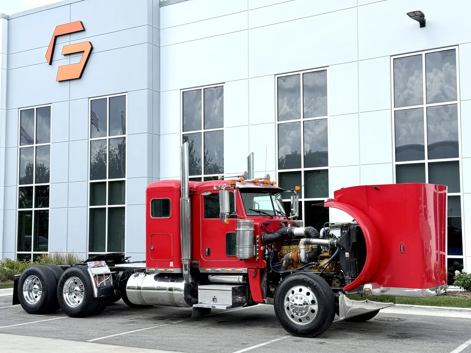 2011 Peterbilt 389 in New Lenox, IL — photo 9