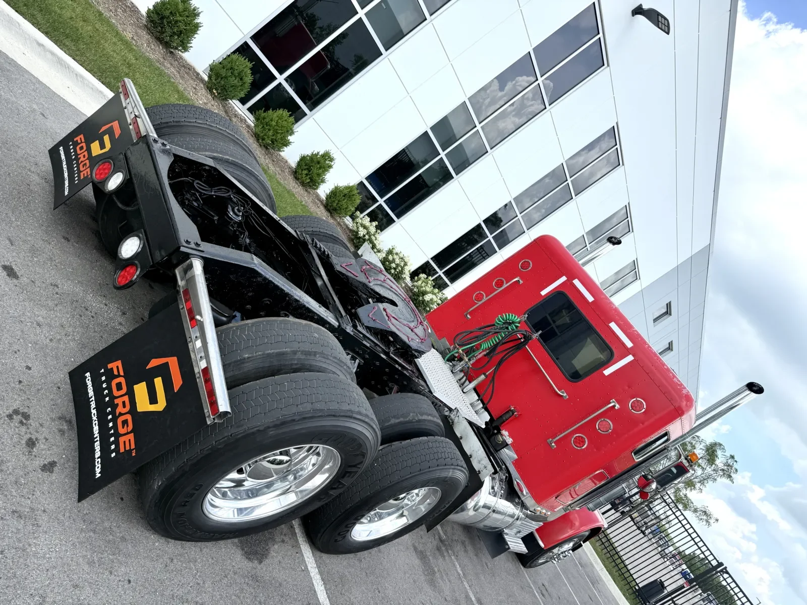 2011 Peterbilt 389 in New Lenox, IL — photo 11