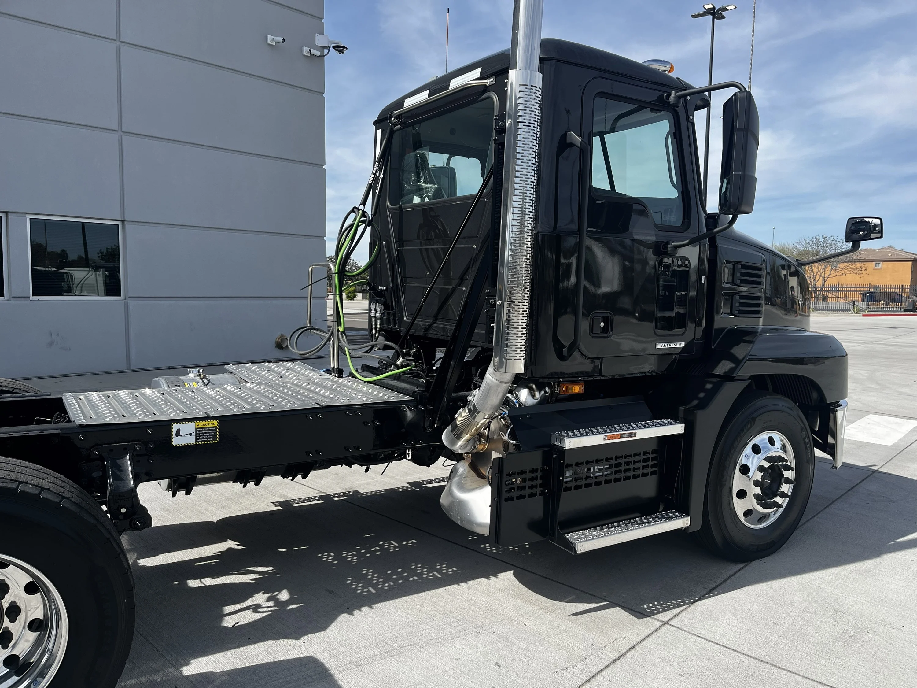 2025 Mack Anthem in Phoenix, AZ — photo 3