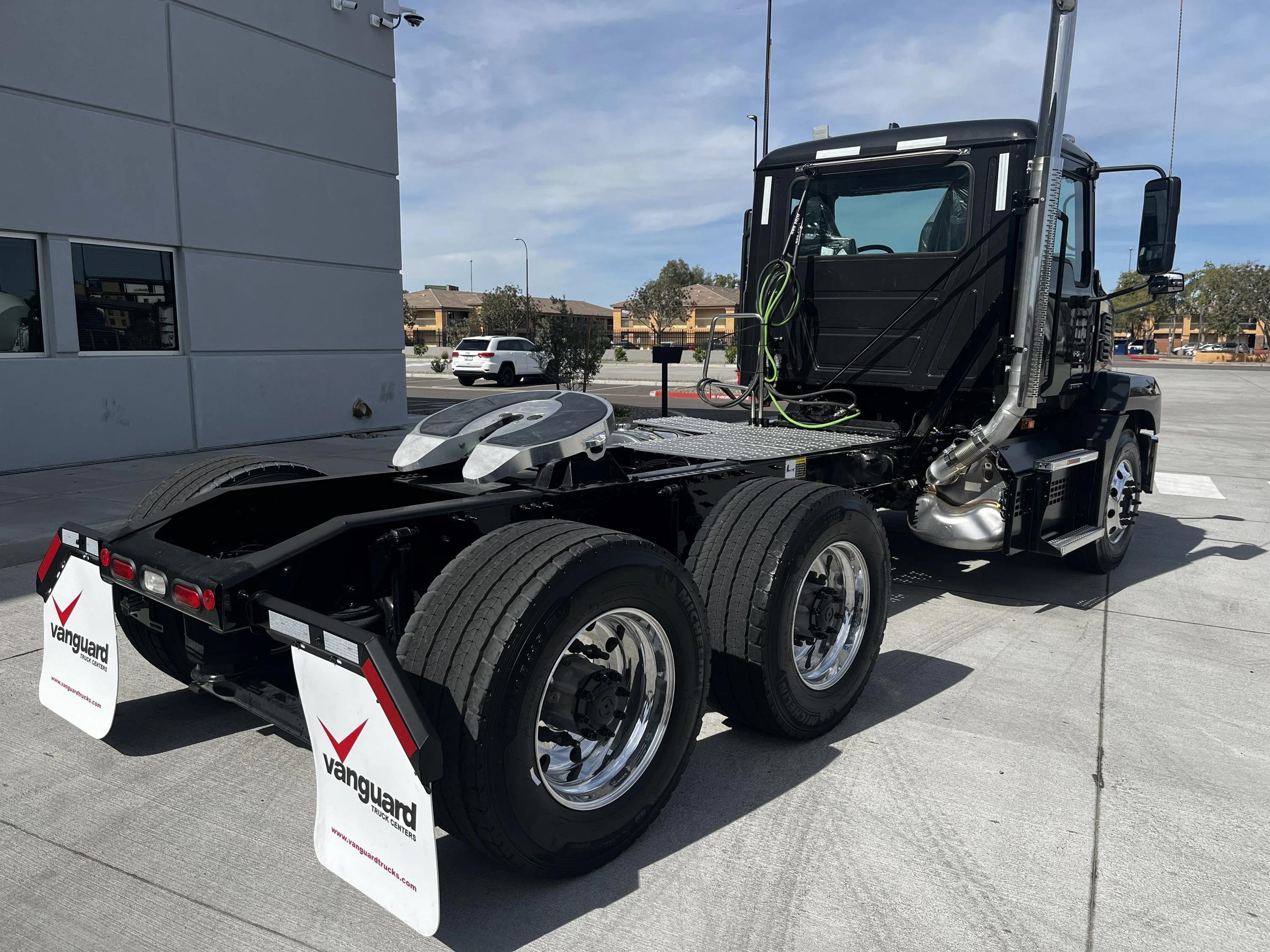 2025 Mack Anthem in Phoenix, AZ — photo 4
