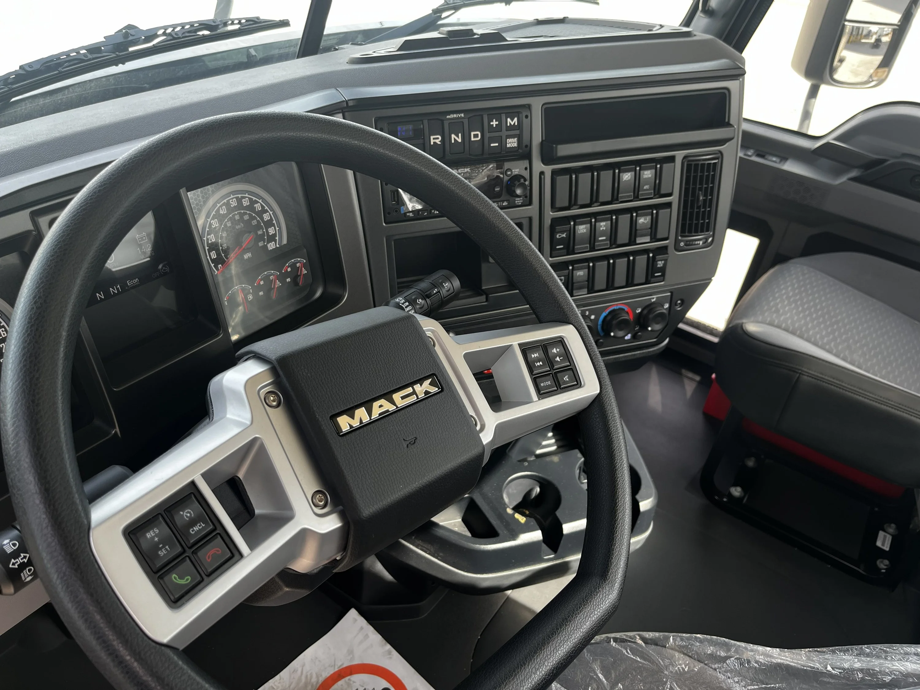 2025 Mack Anthem in Phoenix, AZ — photo 8