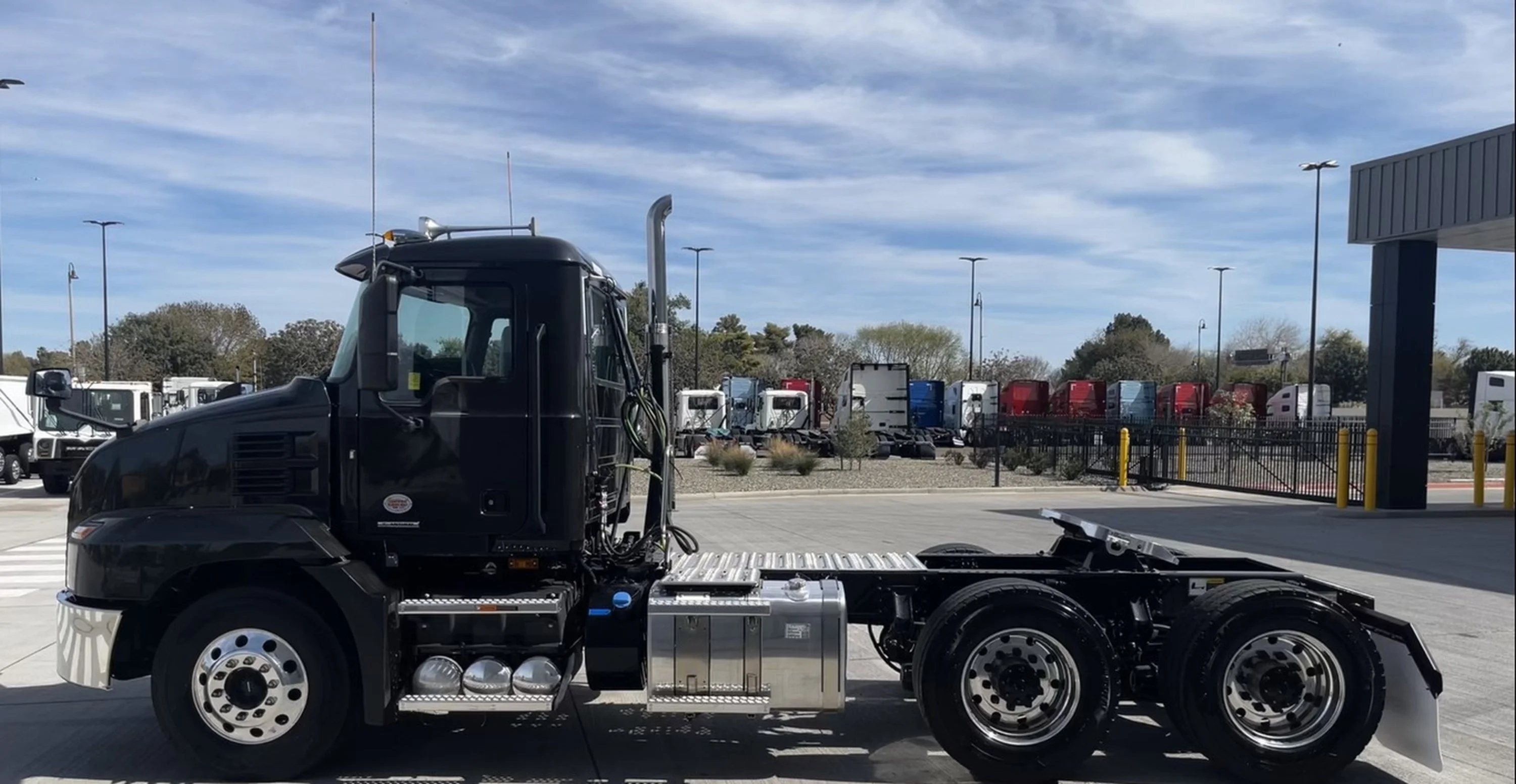 2025 Mack Anthem in Tolleson, AZ — photo 9