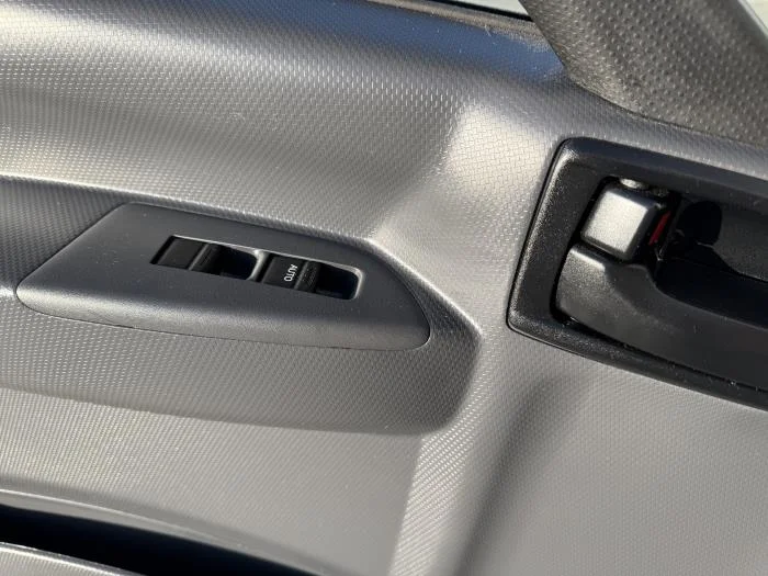 2025 Isuzu NRR - image 14