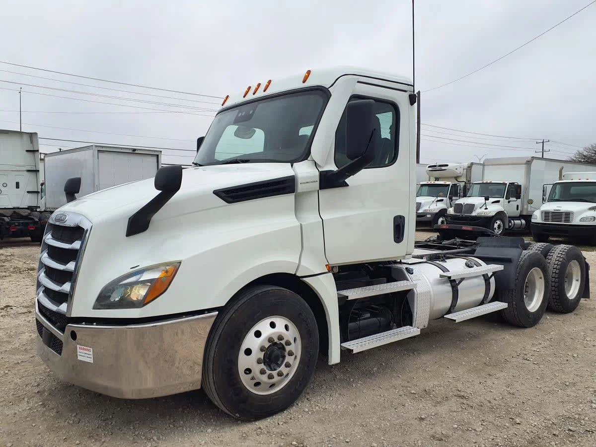 2021 Freightliner Cascadia - image 3