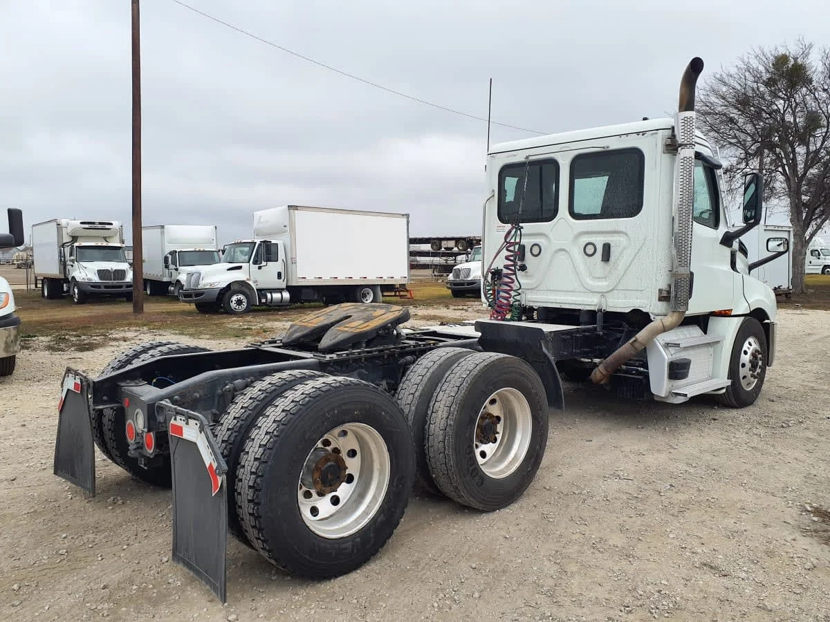 2021 Freightliner Cascadia in Converse, TX — photo 4