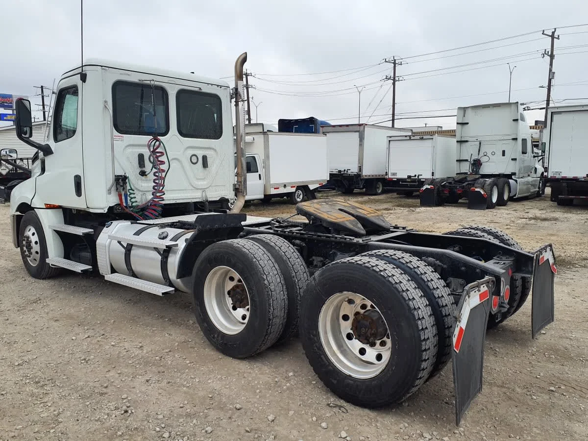 2021 Freightliner Cascadia in Converse, TX — photo 6