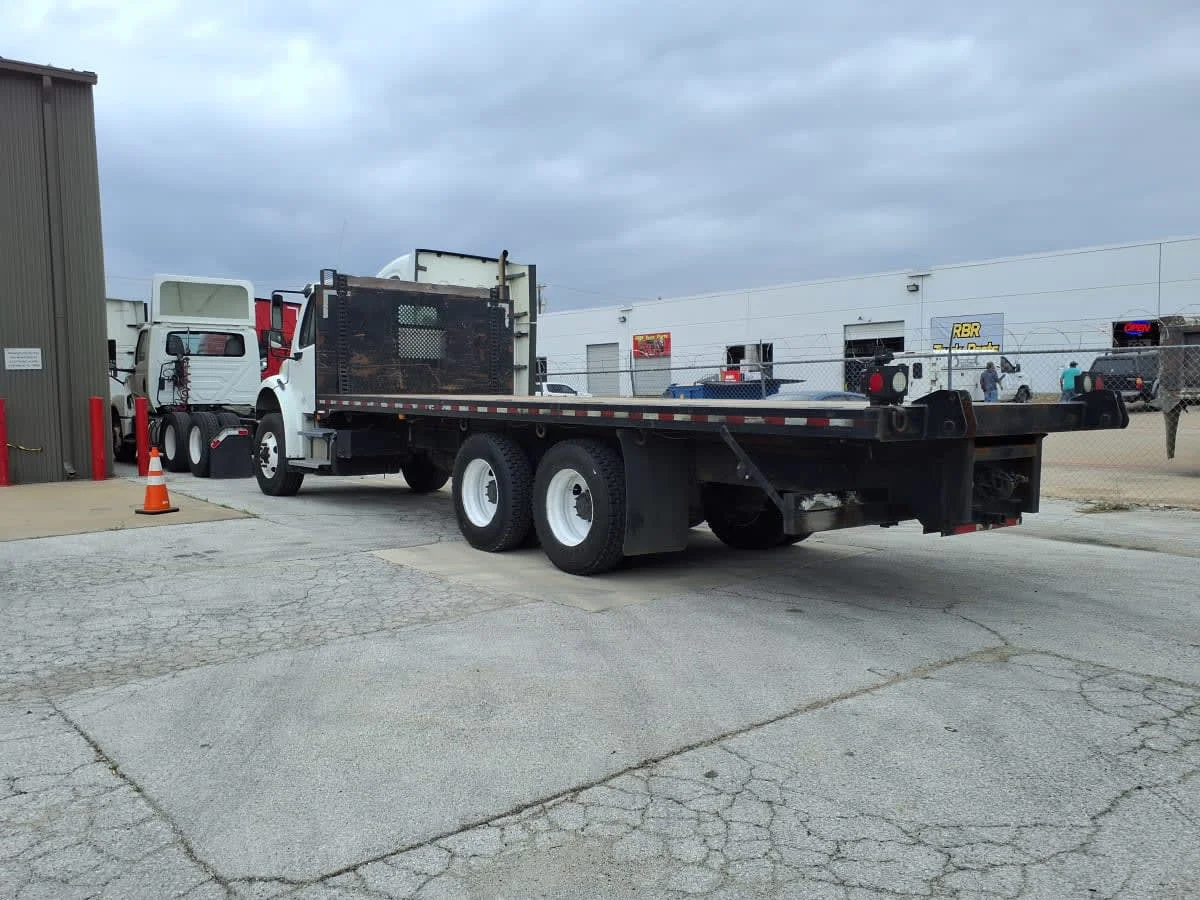 2017 Freightliner M2 106 - image 6