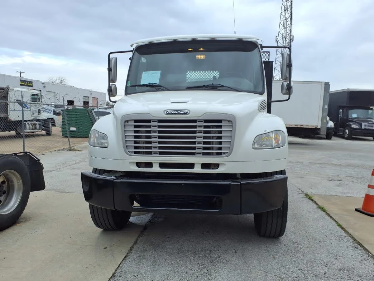 2017 Freightliner M2 106 - image 2