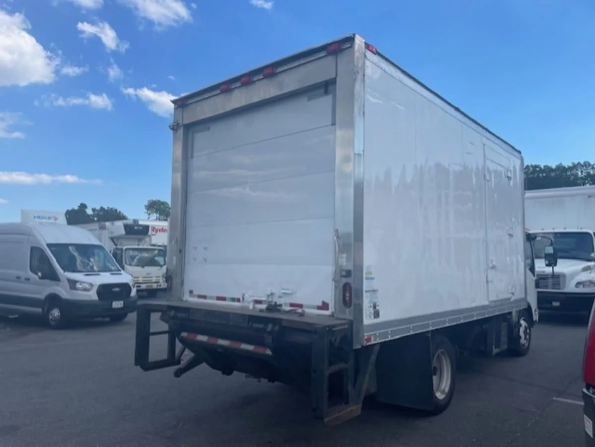 2017 Isuzu NRR - image 4