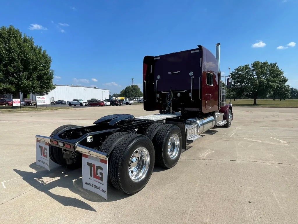 2024 Peterbilt 389 in Springfield, MO — photo 5