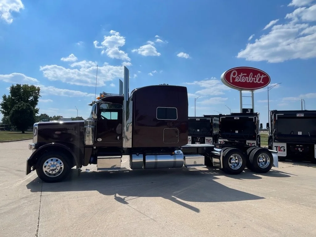 2024 Peterbilt 389 in Springfield, MO — photo 2