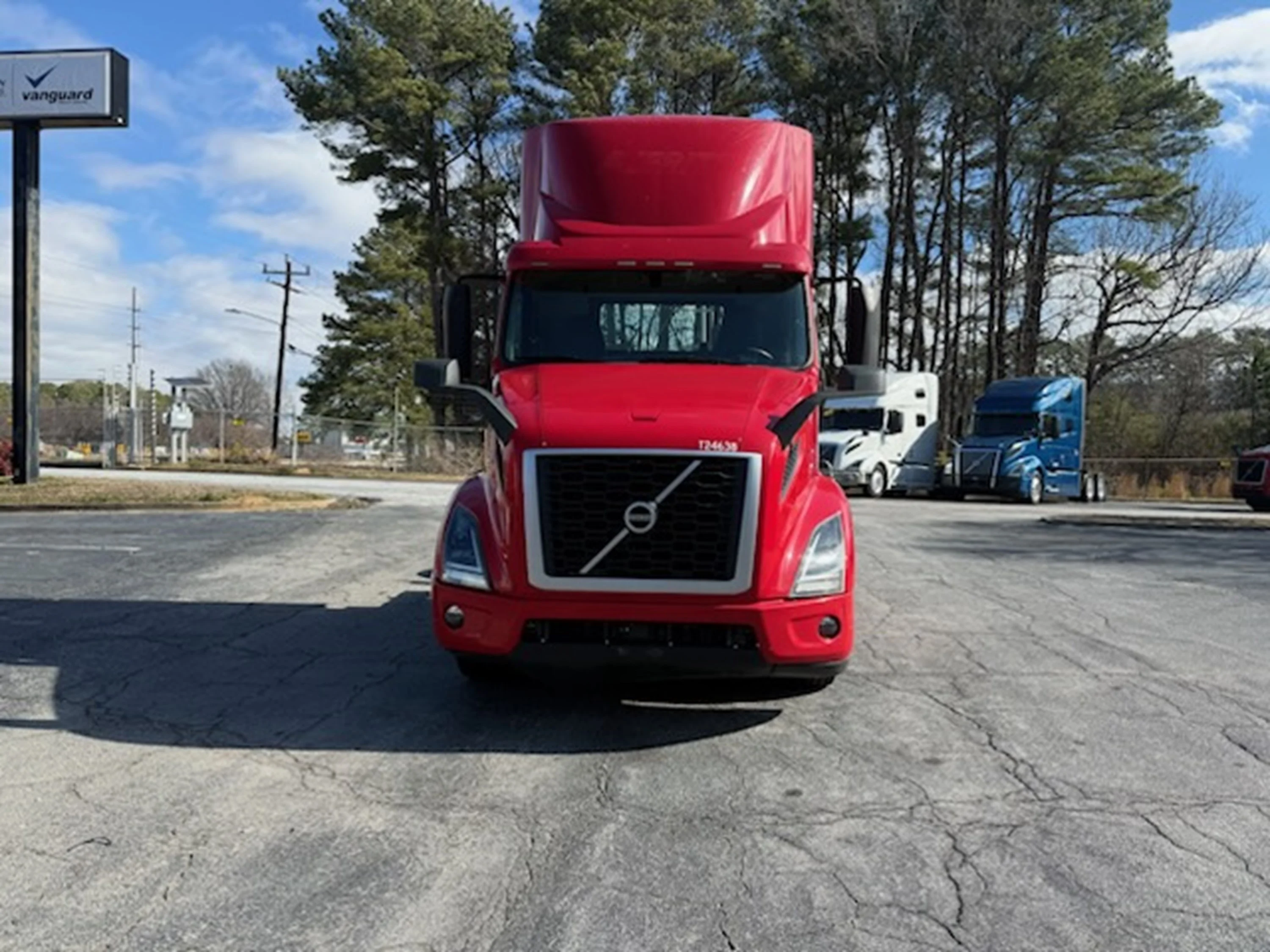 2021 Volvo VNR 640 - image 2
