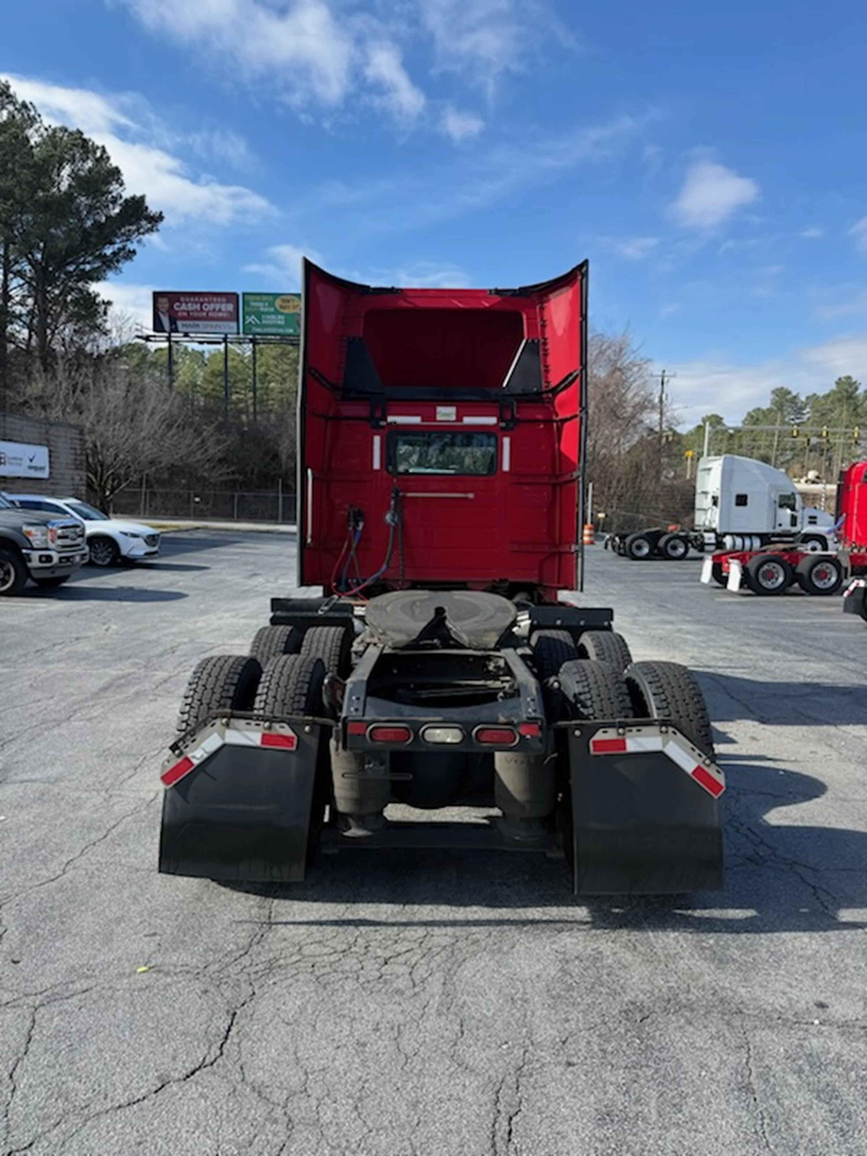 2021 Volvo VNR 640 - image 6