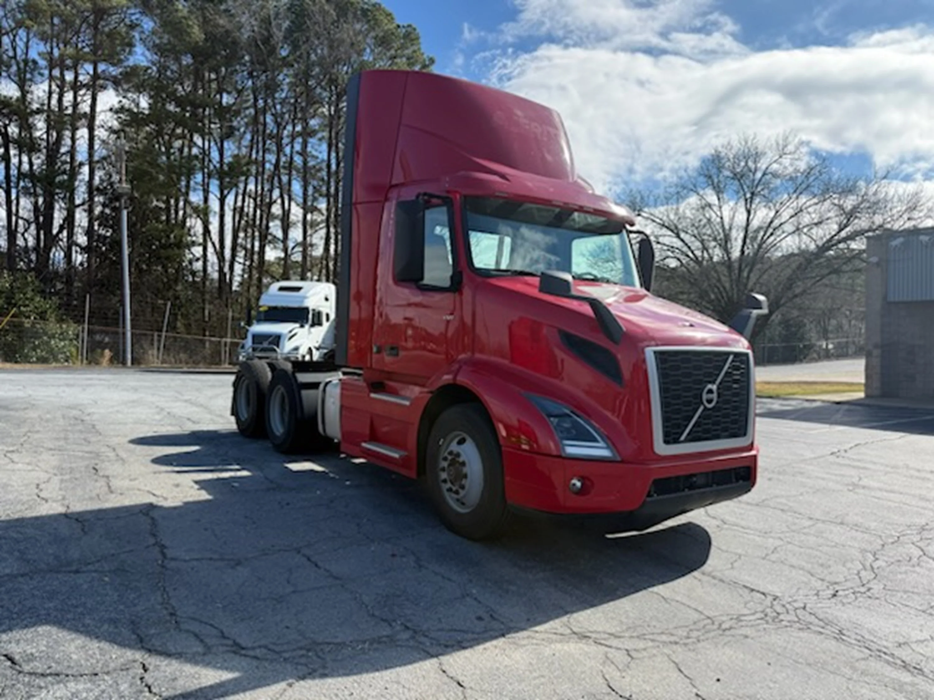 2021 Volvo VNR 640 - image 3