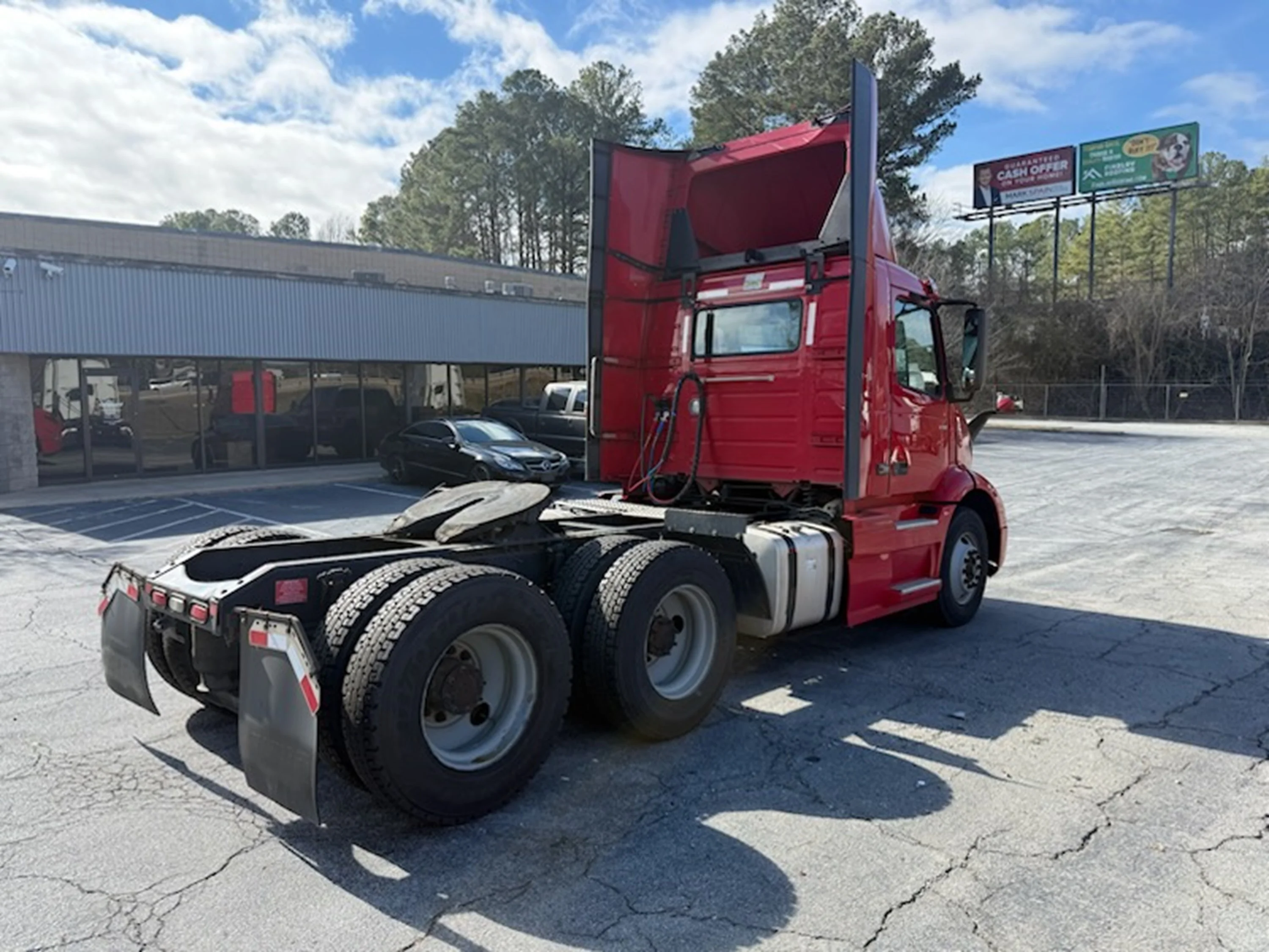2021 Volvo VNR 640 in Guardian Atlanta, GA — photo 5
