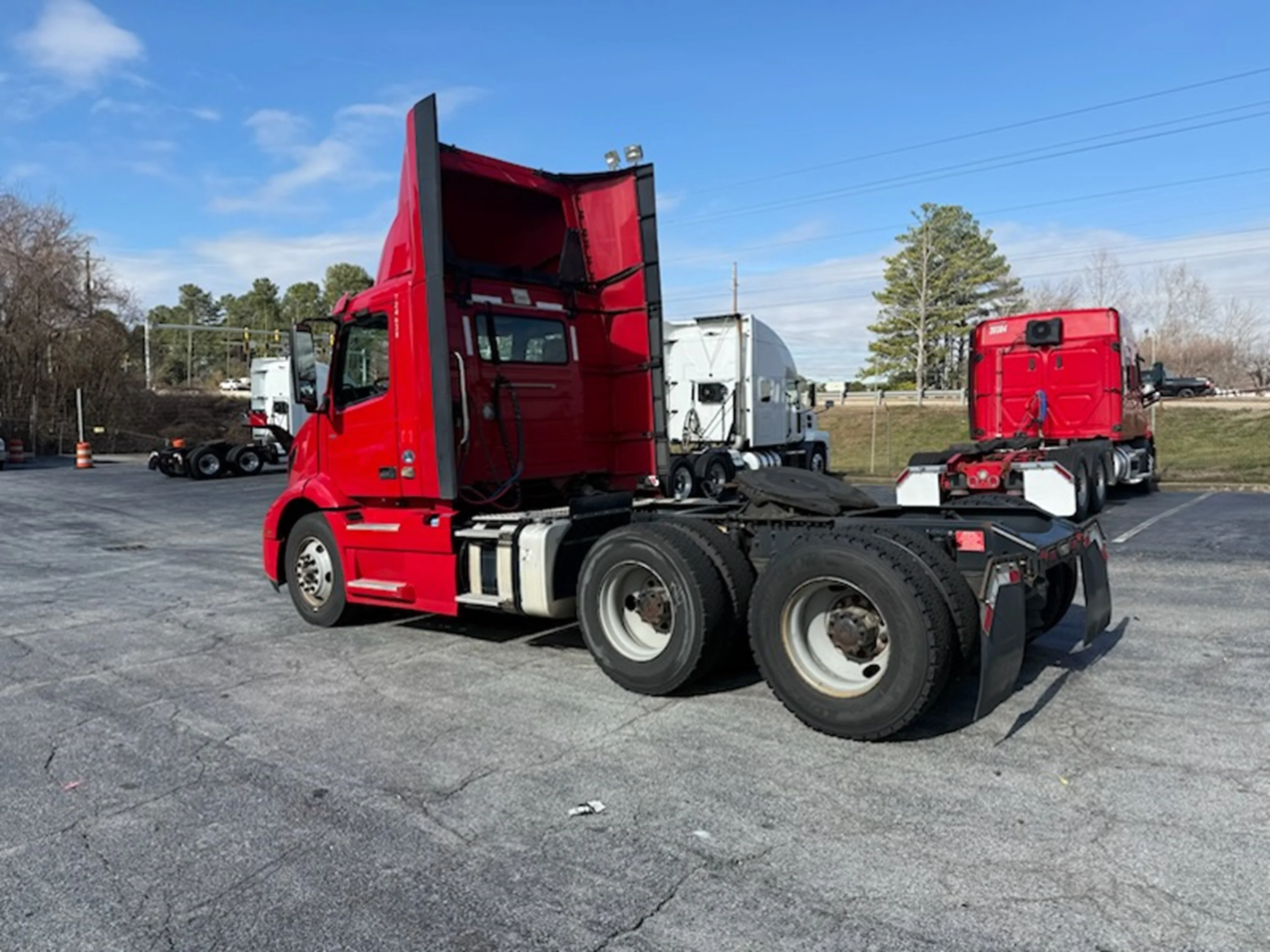 2021 Volvo VNR 640 in Guardian Atlanta, GA — photo 7