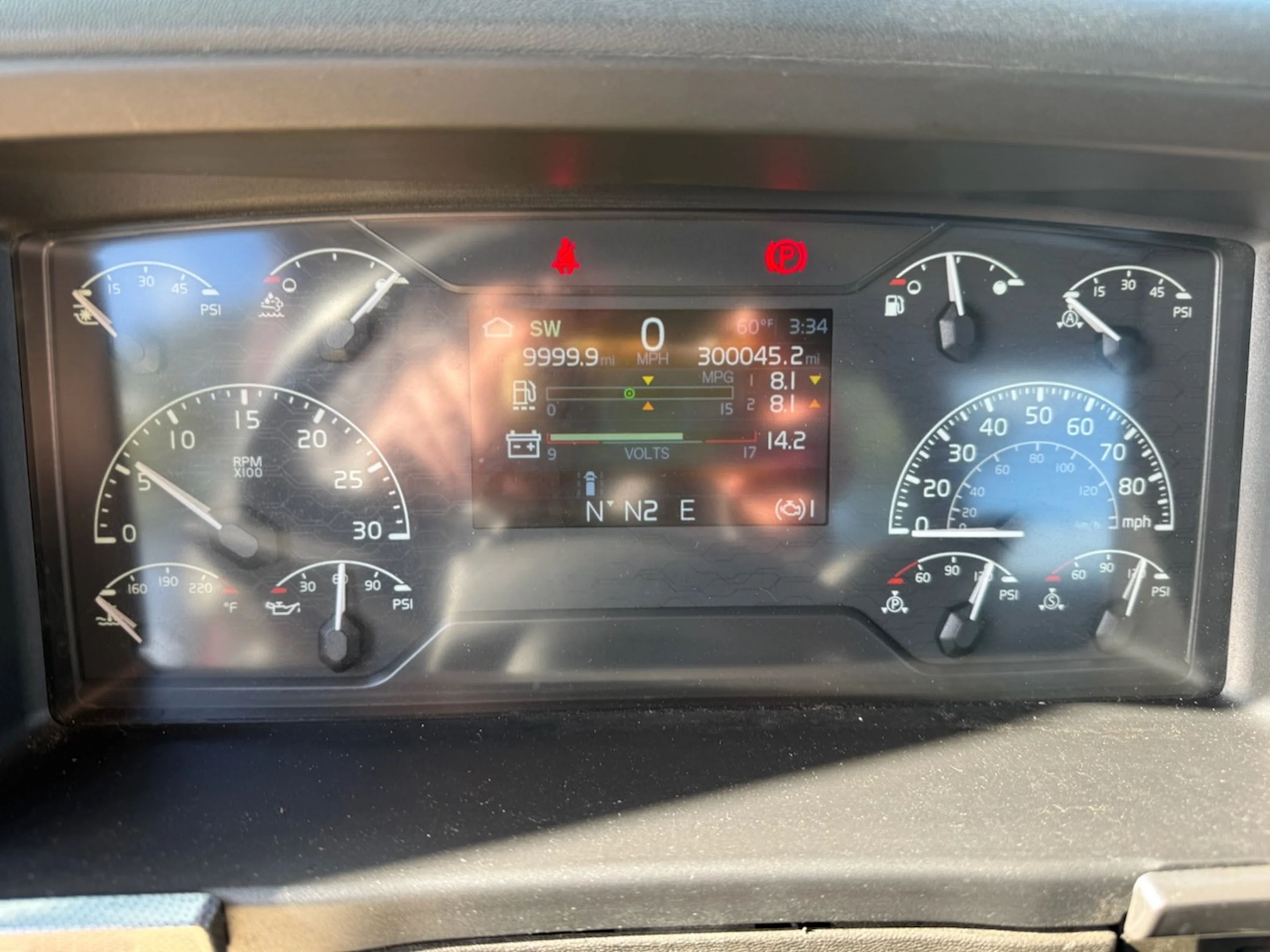 2021 Volvo VNR 640 in Guardian Atlanta, GA — photo 11