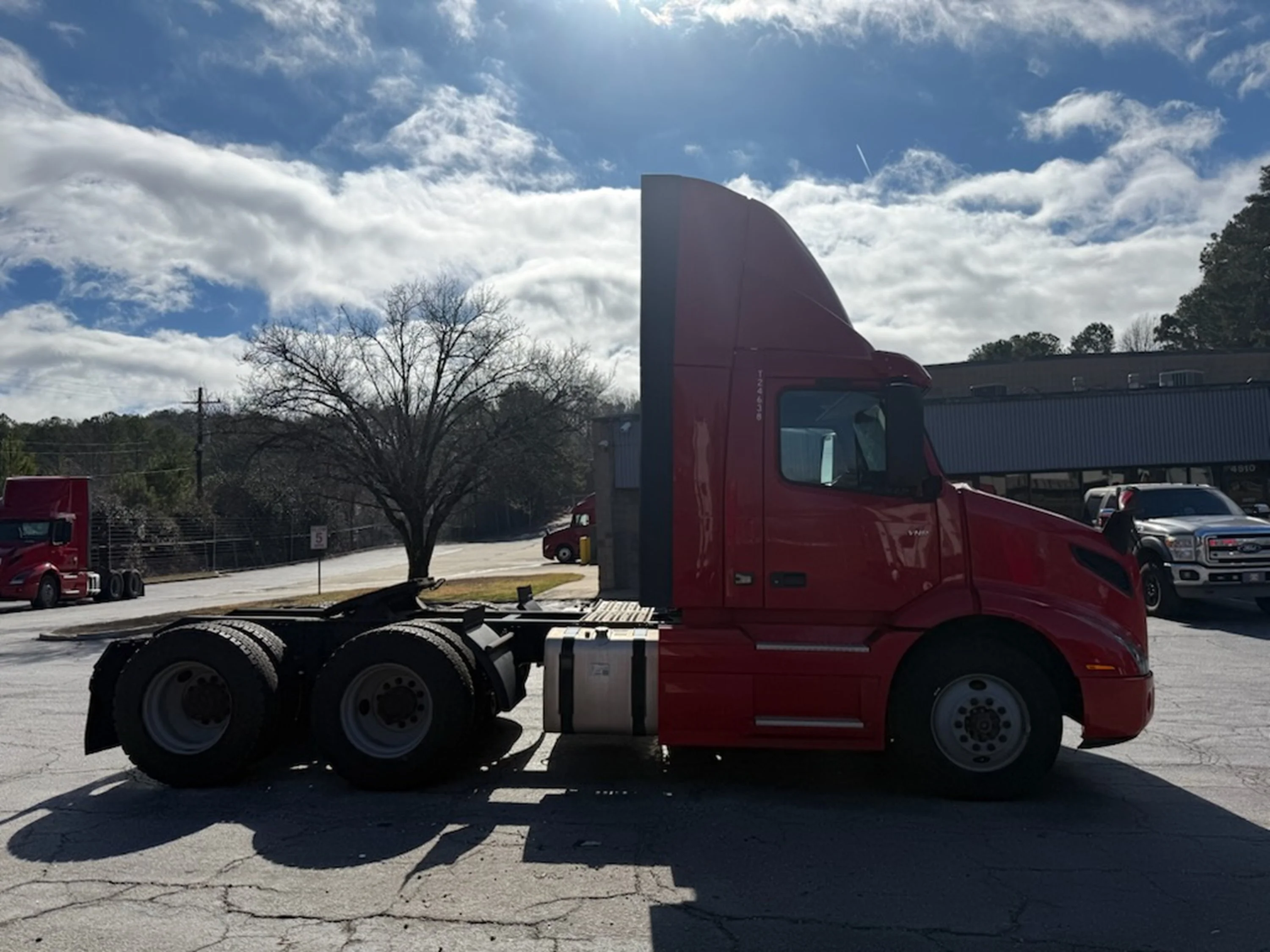 2021 Volvo VNR 640 in Guardian Atlanta, GA — photo 4