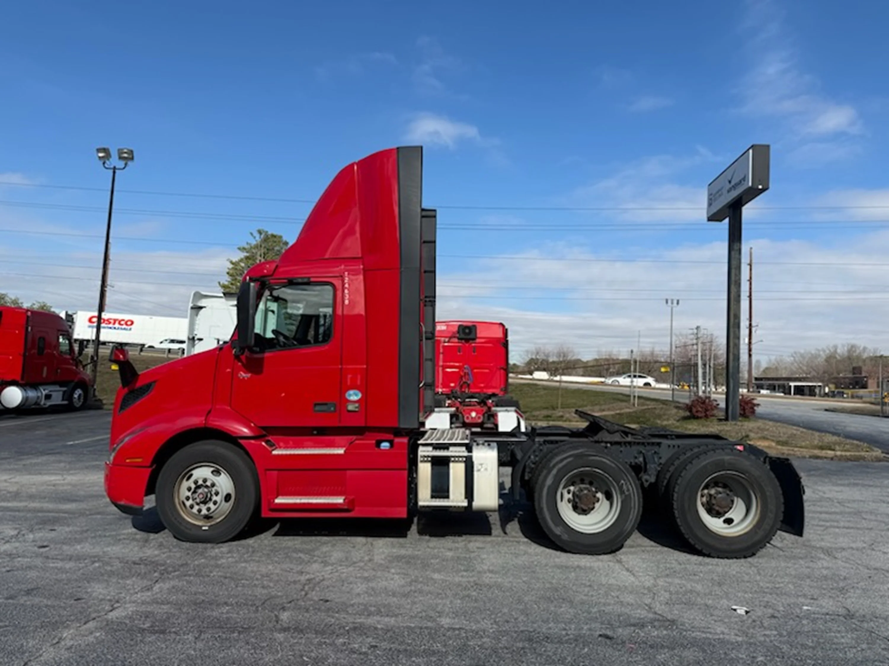 2021 Volvo VNR 640 in Guardian Atlanta, GA — photo 8