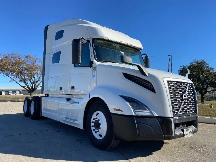 2022 Volvo VNL 760 - image 1