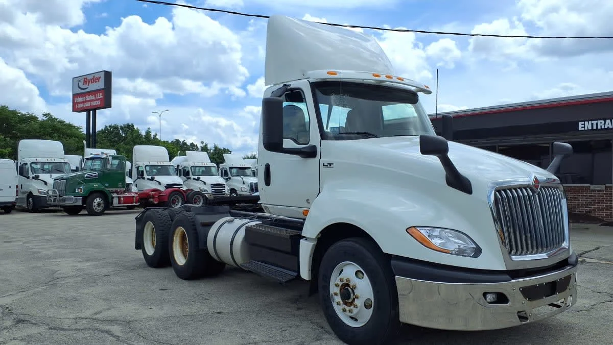 2020 International LT in Warwick, RI — photo 3