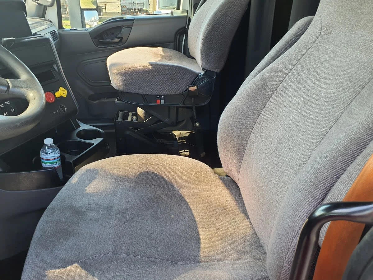 2020 International LT - image 12