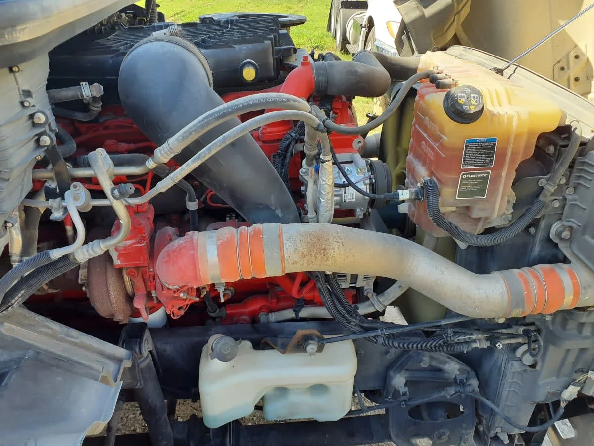 2020 International LT - image 13