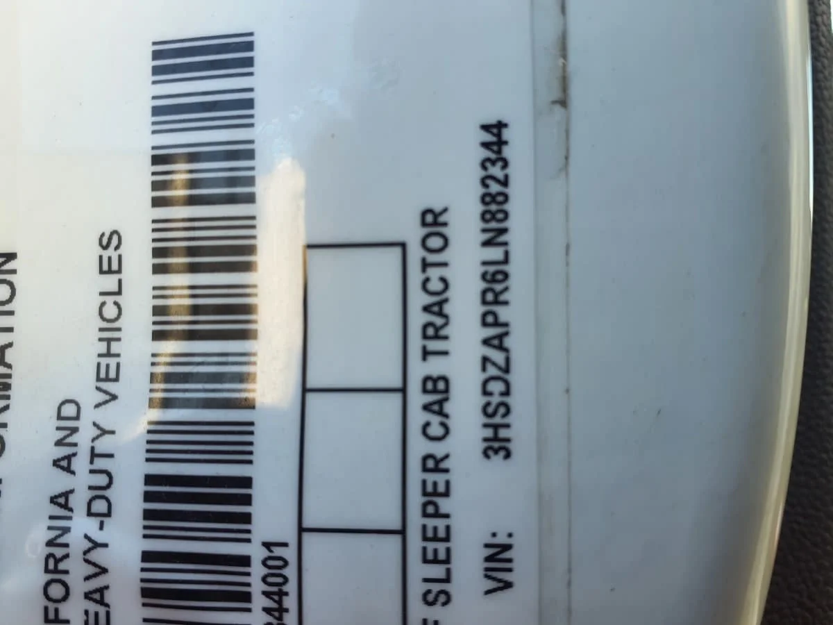 2020 International LT - image 10