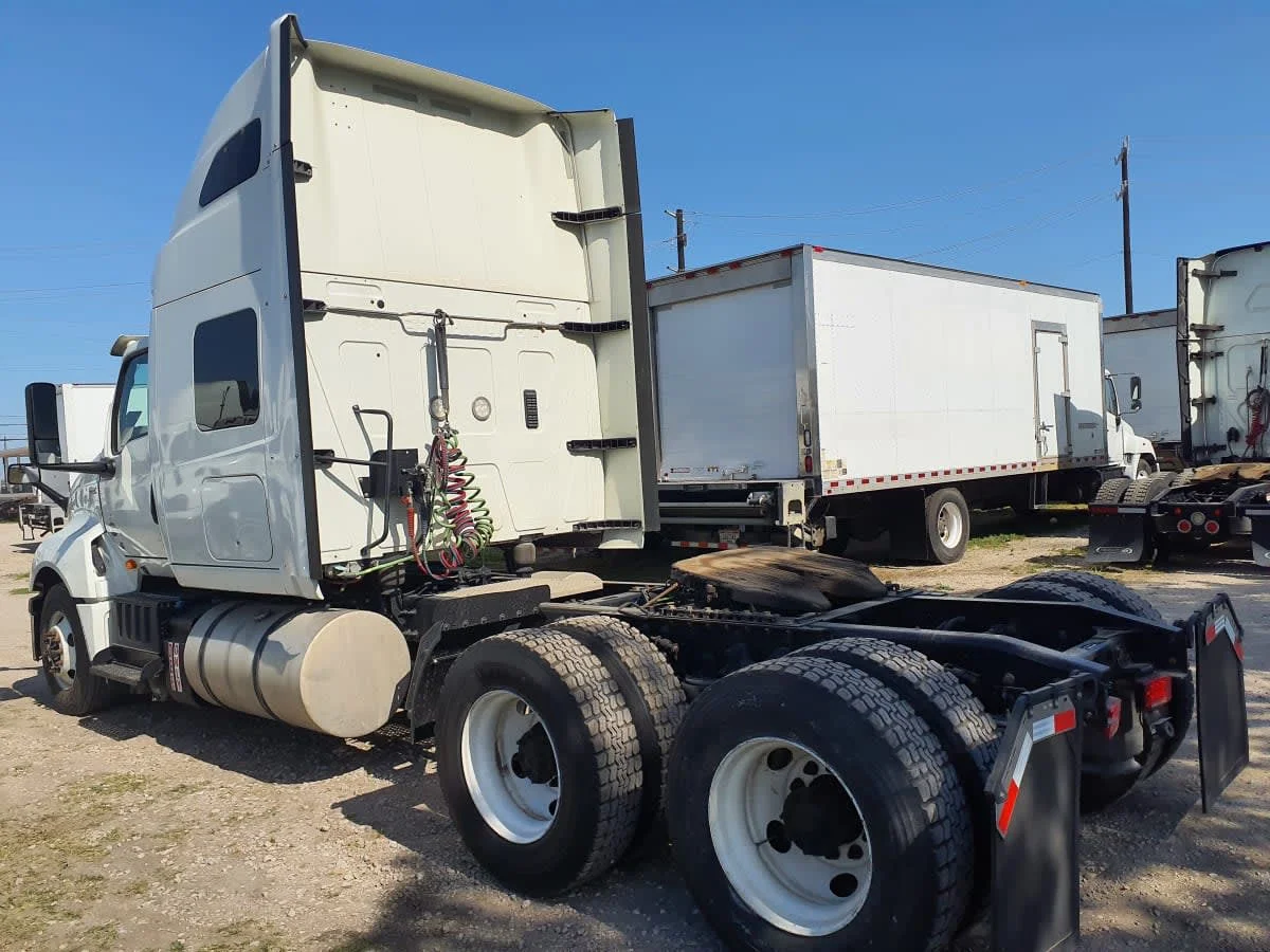 2020 International LT - image 6