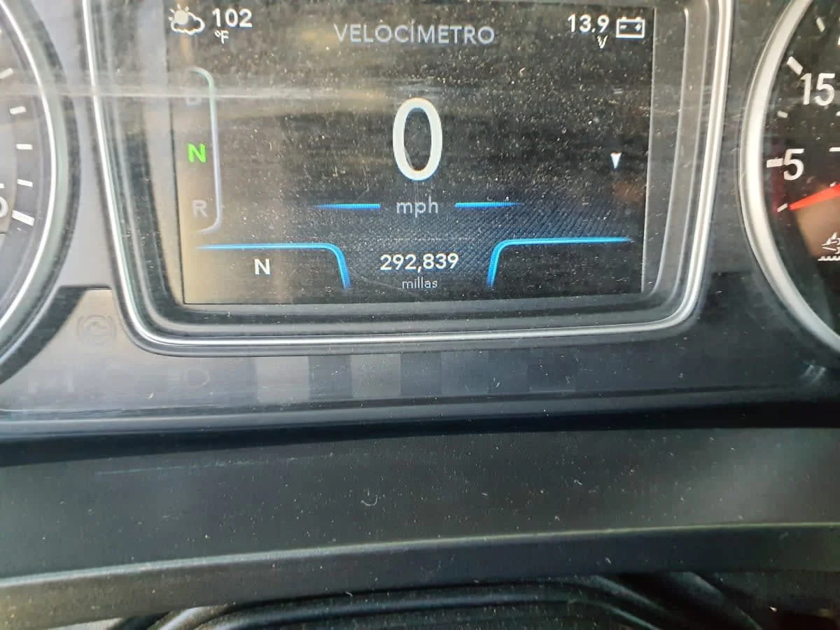 2020 International LT - image 11