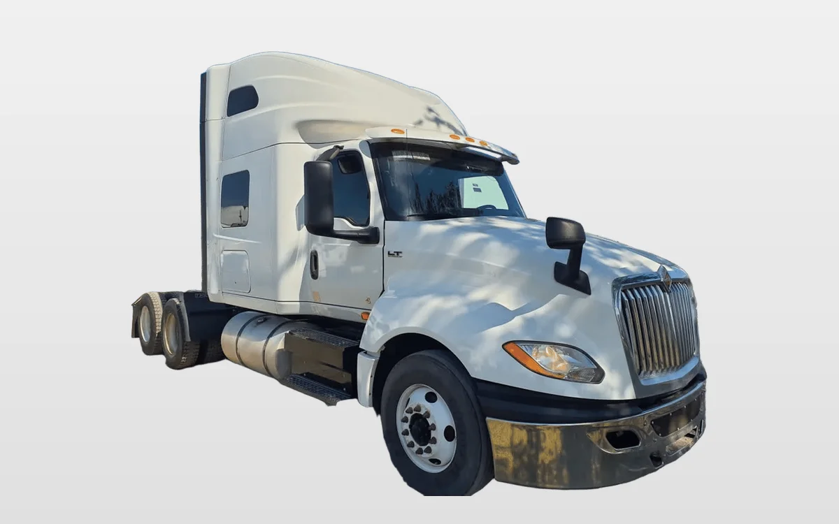 2020 International LT - image 1