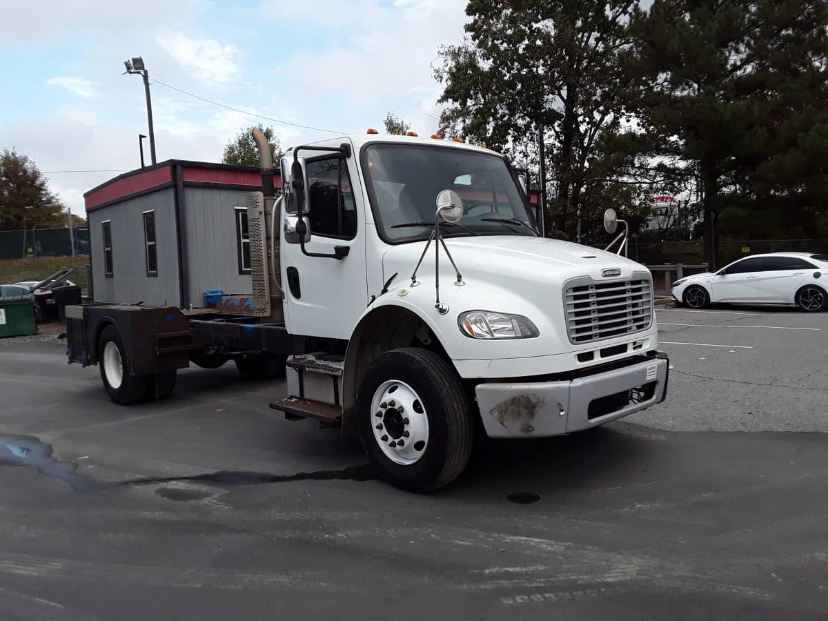 2014 Freightliner M2 106 - image 3