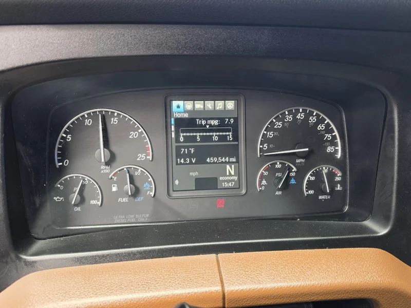 2021 Freightliner Cascadia in Fresno, CA — photo 9