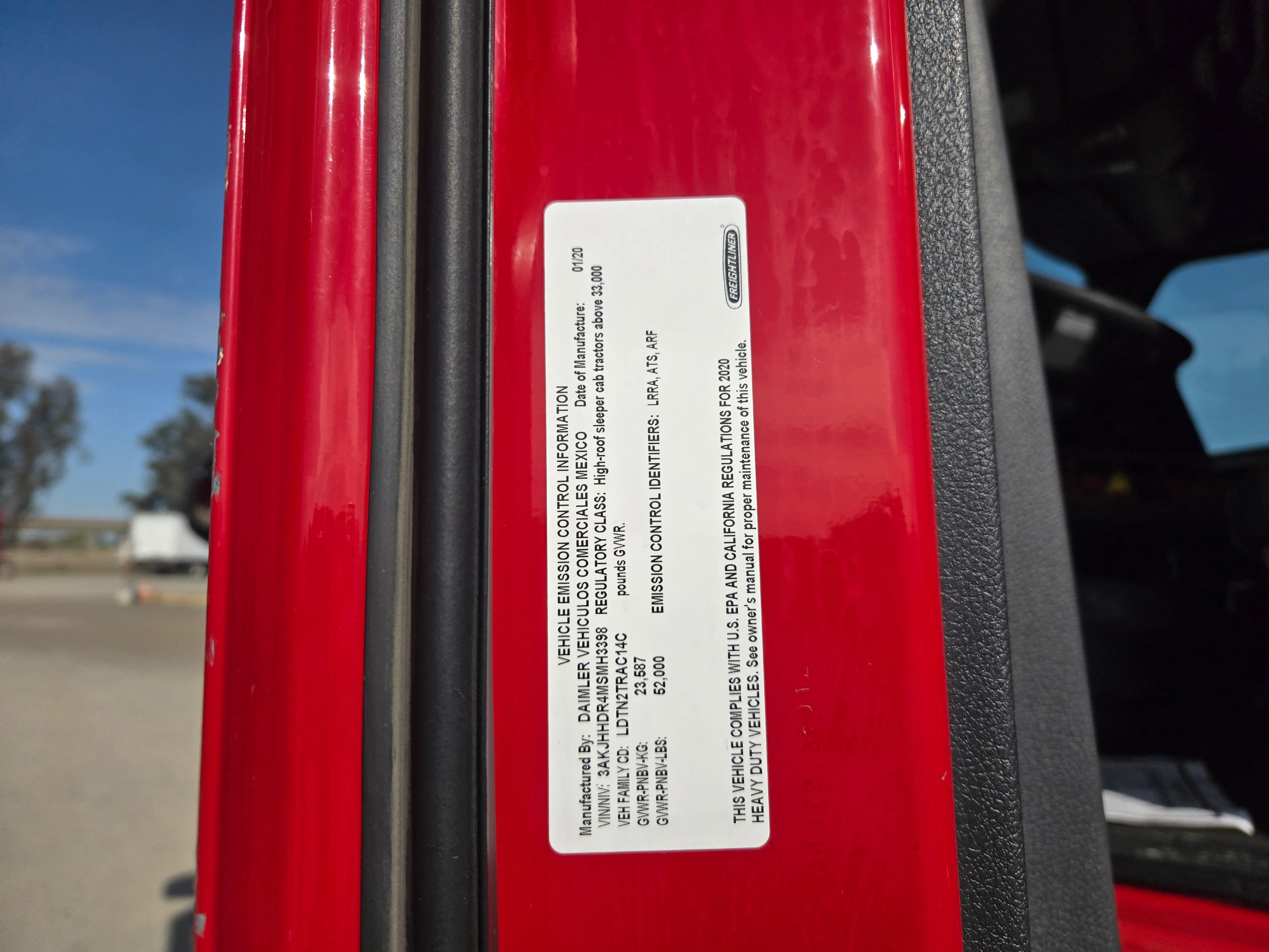 2021 Freightliner Cascadia in Fresno, CA — photo 17