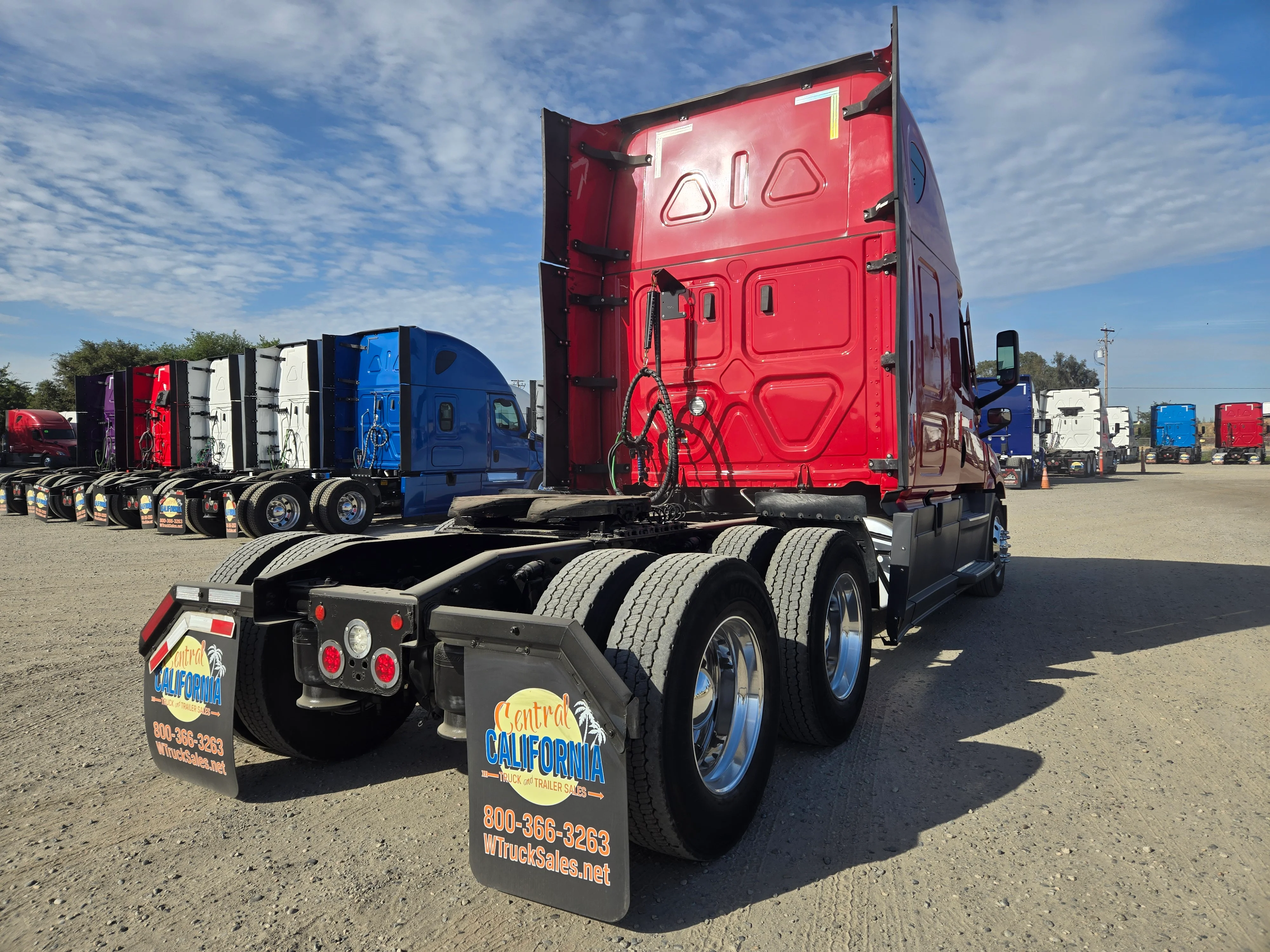 2021 Freightliner Cascadia in Fresno, CA — photo 5