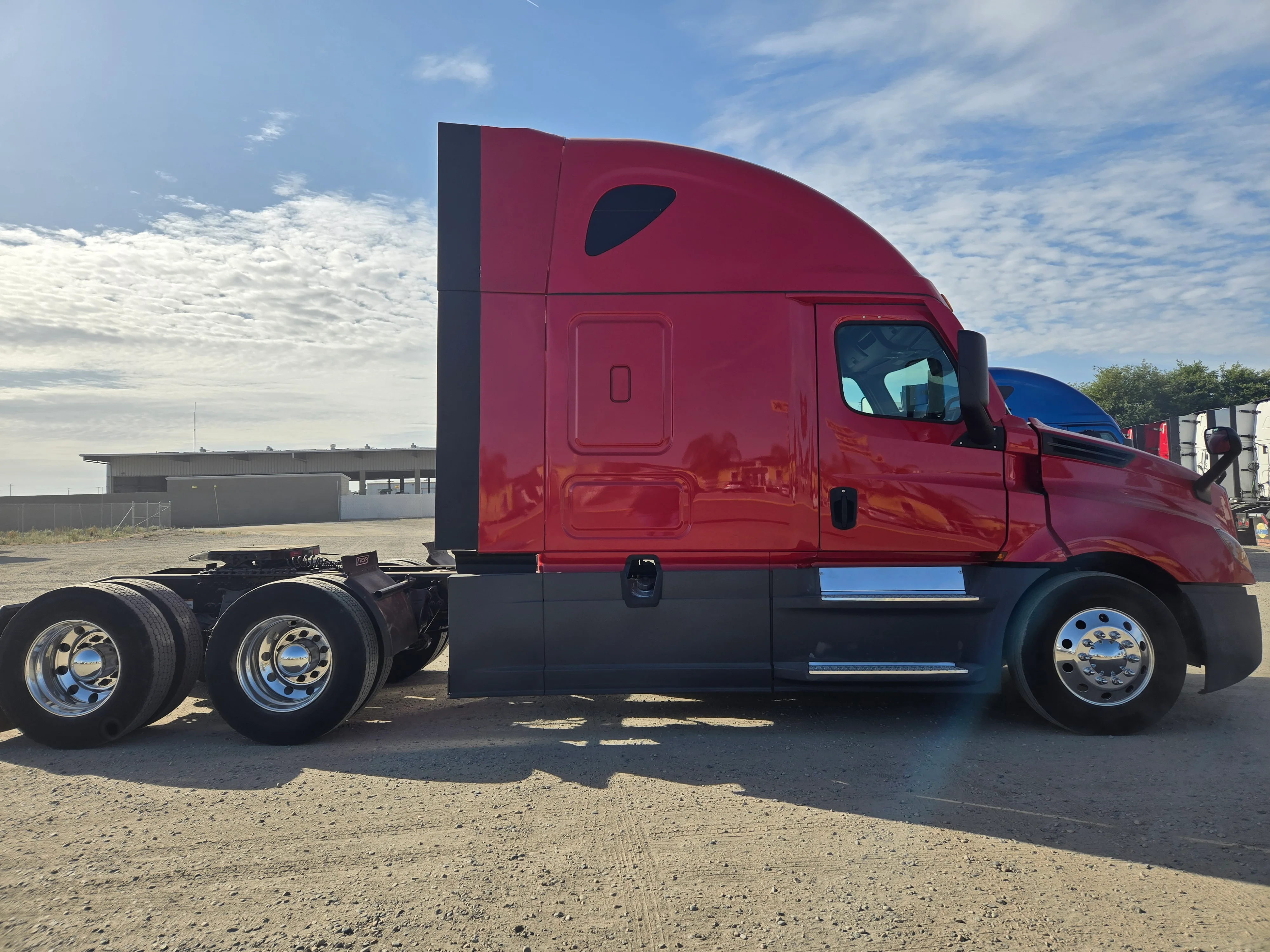 2021 Freightliner Cascadia in Fresno, CA — photo 4